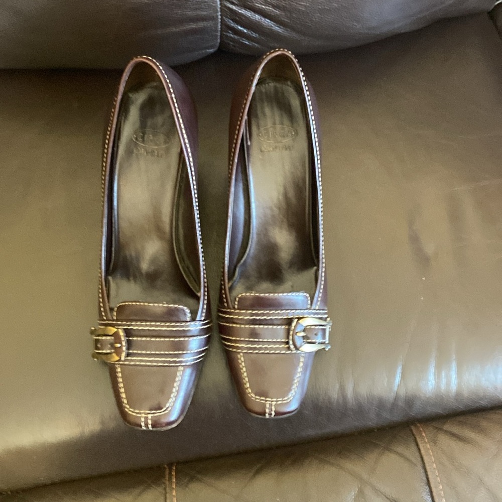 Shoes - Picture 4 of 8